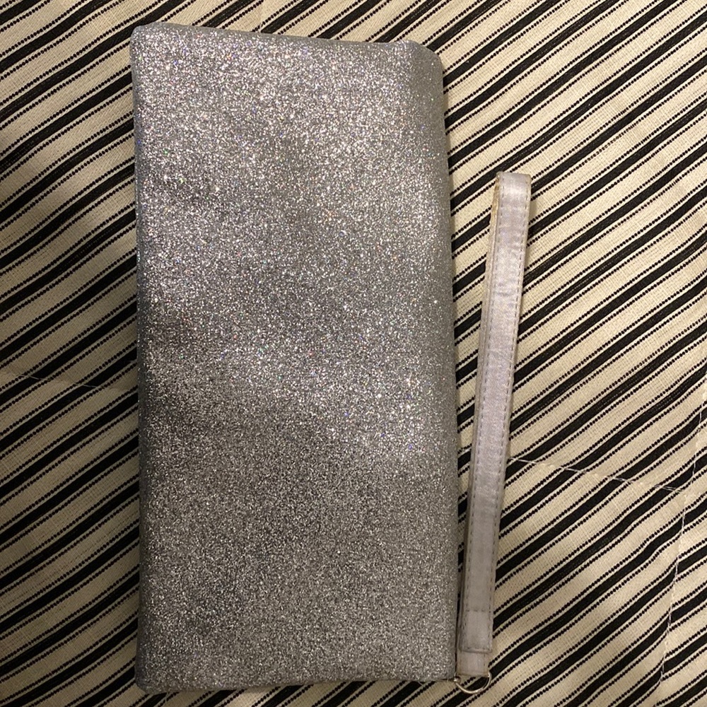 Beautiful zippered clutch